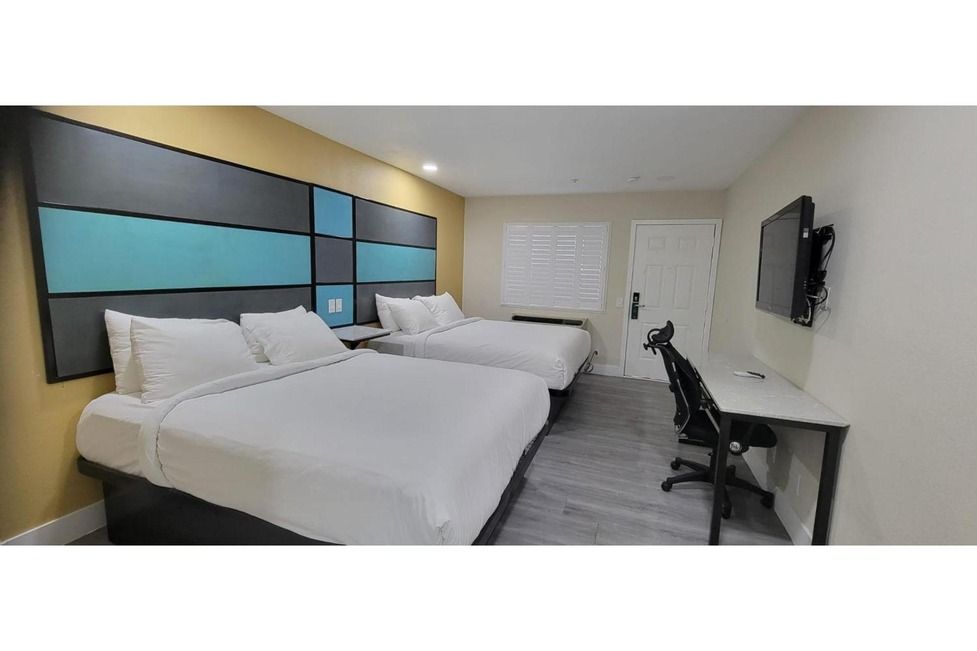 Hotel Avenida Victorville I 15 Exteriör bild