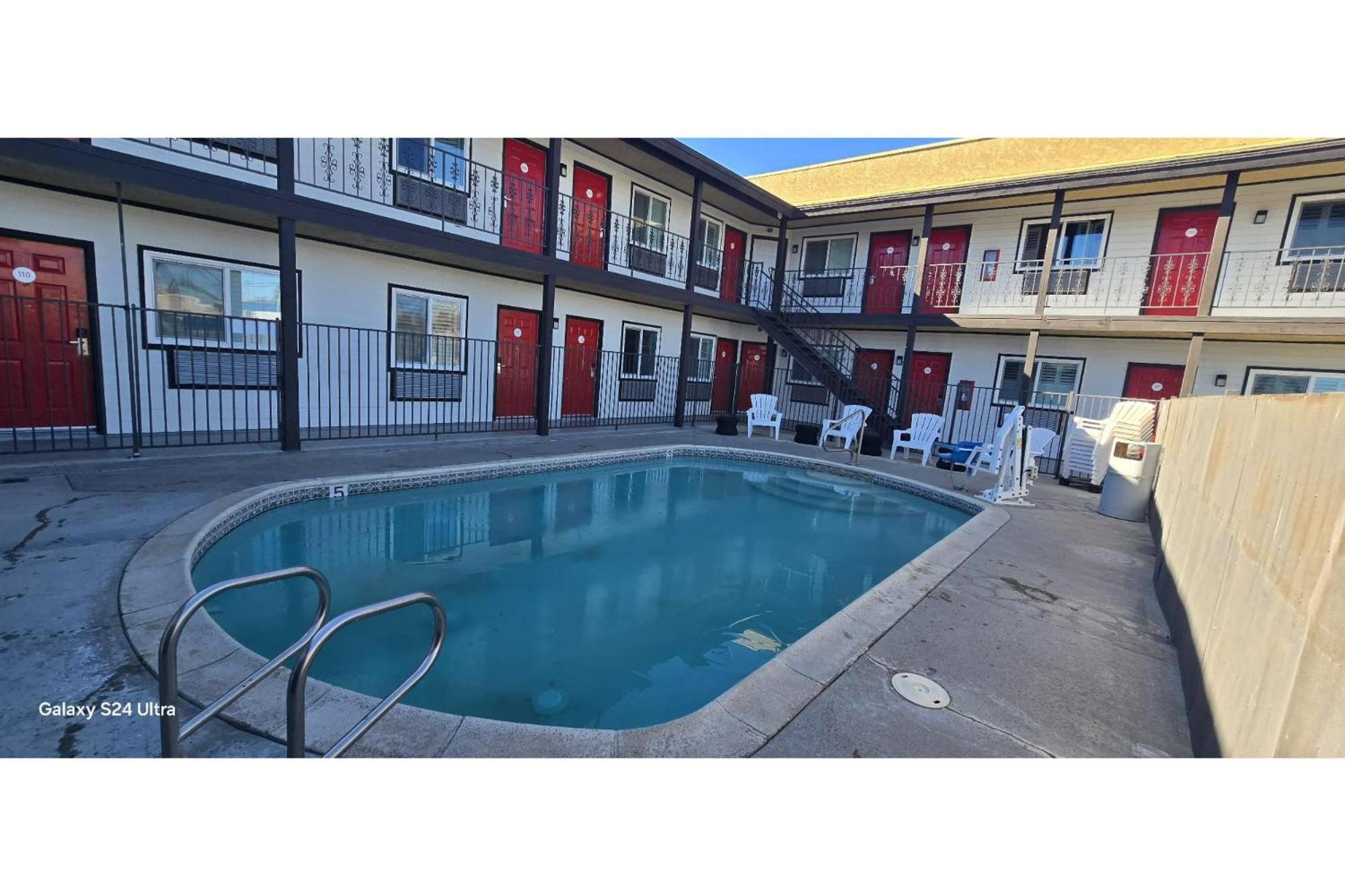 Hotel Avenida Victorville I 15 Exteriör bild